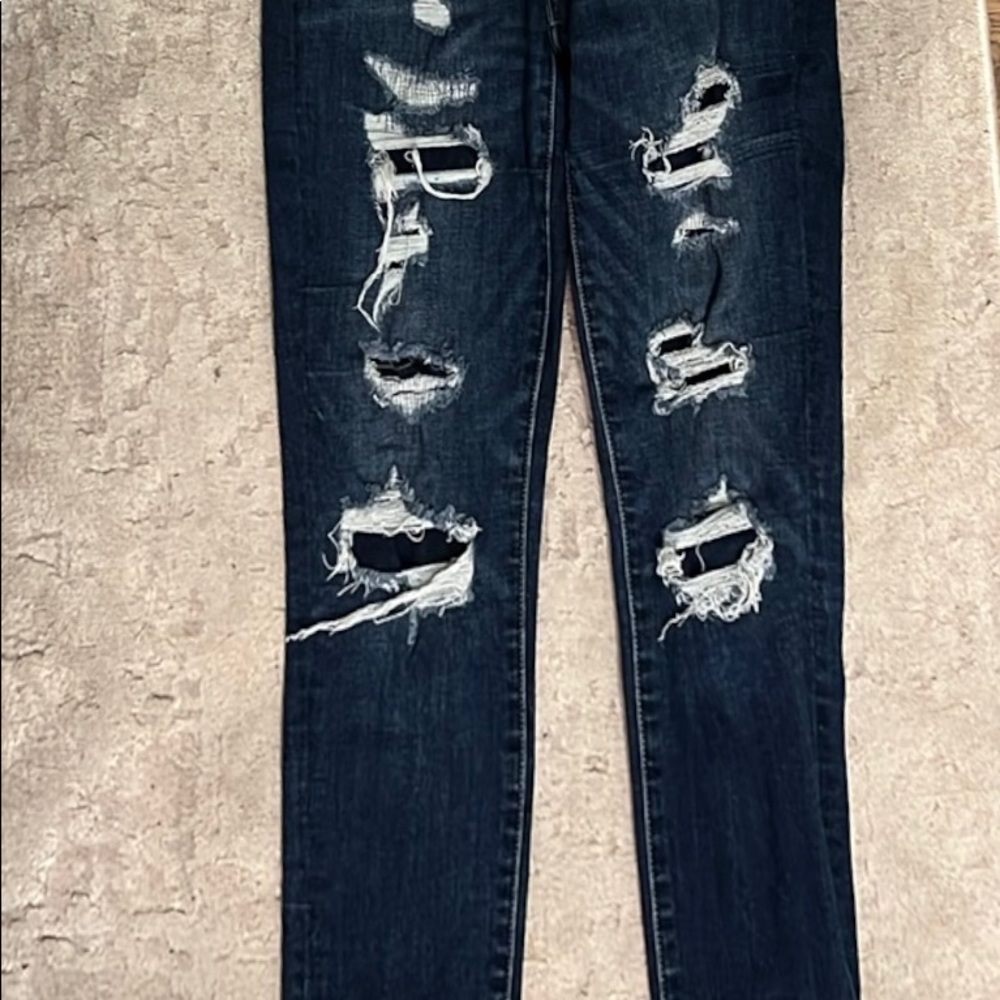 American Eagle Next Level Stretch Jeans Size 6 short. Ripped style with liner
